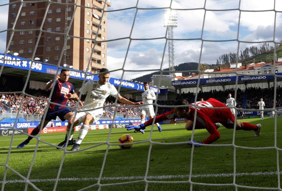  Fans called for Thibaut Courtois to be dropped from the Los Blancos team