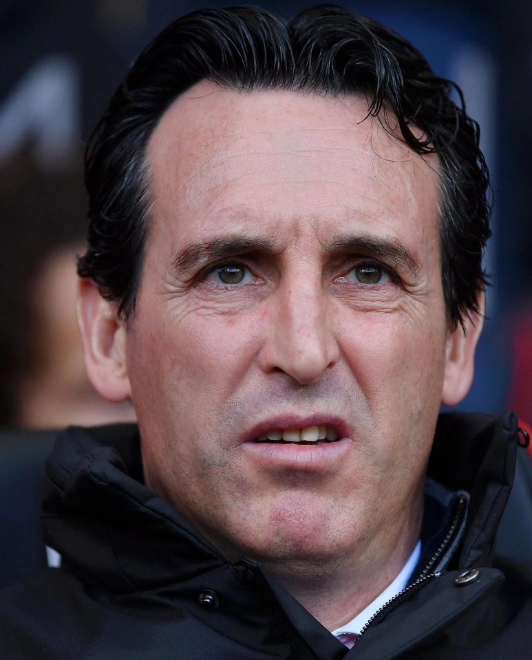  Unai Emery switched his side's formation to go with a back three for the trip to Bournemouth