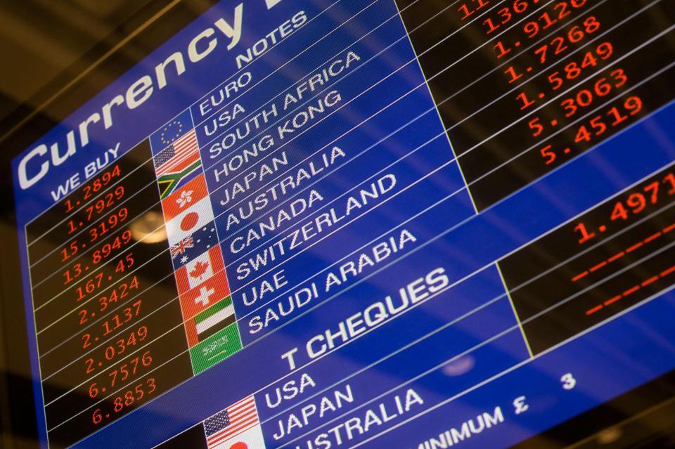  Think twice about exchanging your foreign currency at the airport