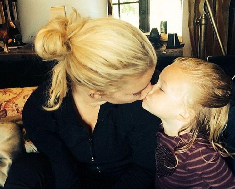  Jessica Simpson also kisses her son Maxwell