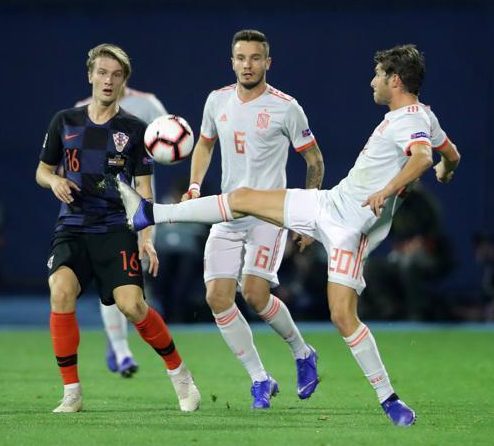  Tin Jedvaj netted twice in a 3-2 Uefa Nations league win for Croatia over Spain and here harries Saul Niguez and Sergi Roberto