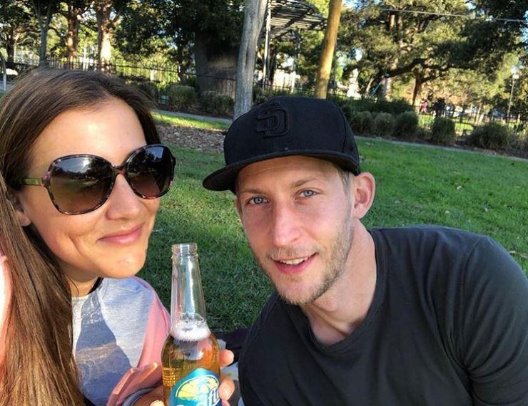  Norina and Stefan enjoy a beer together