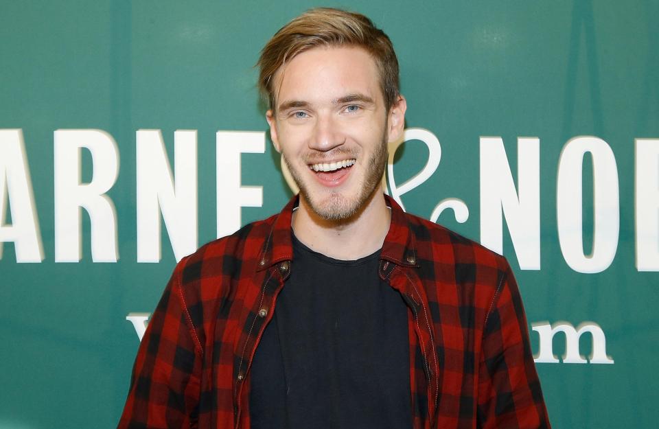  Swedish YouTuber PewDiePie lost 40,000 subscribers after YouTube removed spam accounts