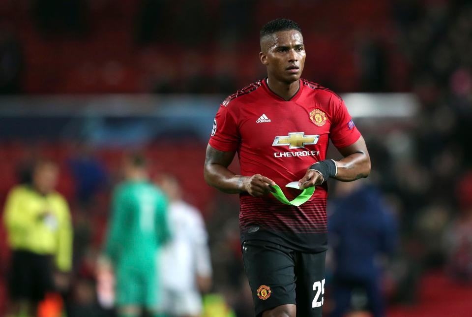  Antonio Valencia will remain Man Utd captain this season