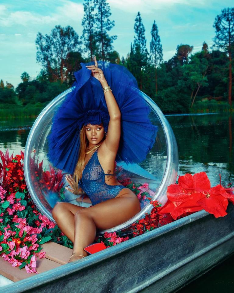  Nothing says Christmas like Rihanna in skimpy blue lingerie, right:?