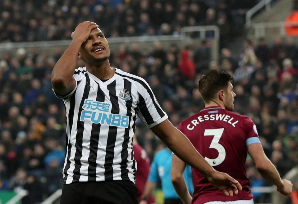  Salomon Rondon misses a great chance for Newcastle against West Ham