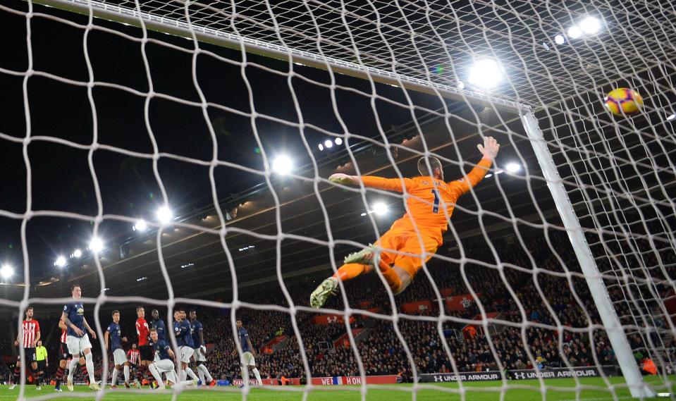  David De Gea had no chance of stopping Cedric Soares' amazing free-kick