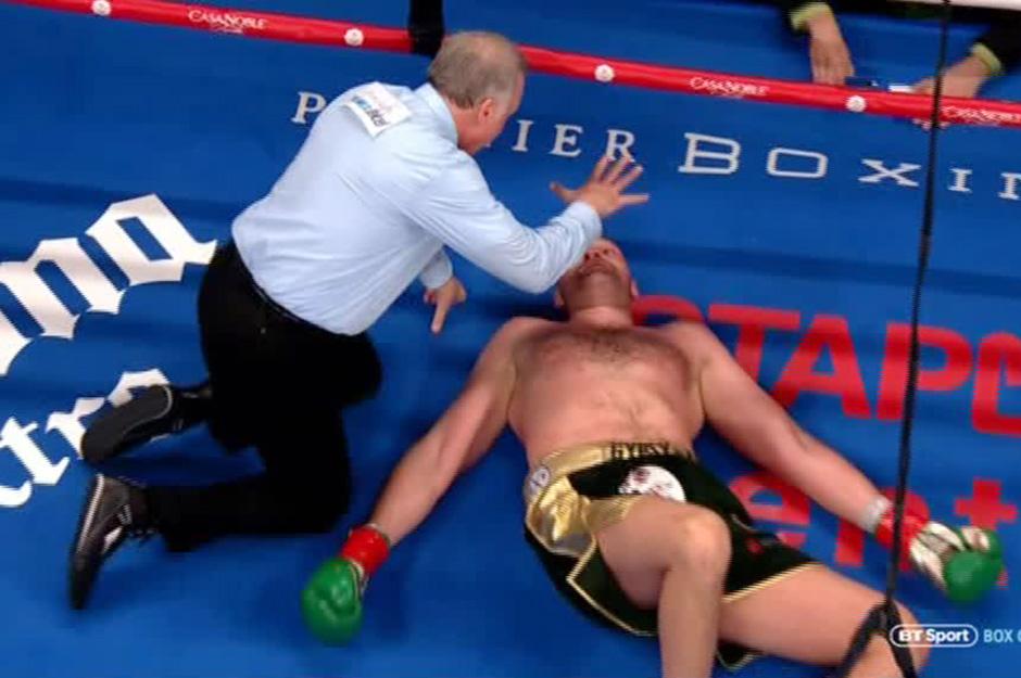  Tyson Fury looked down and out in the 21th after a savage combo from Deontay Wilder