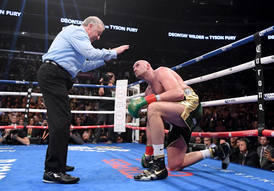  Tyson Fury miraculously gets up and finishes the fight against Deontay Wilder on a high