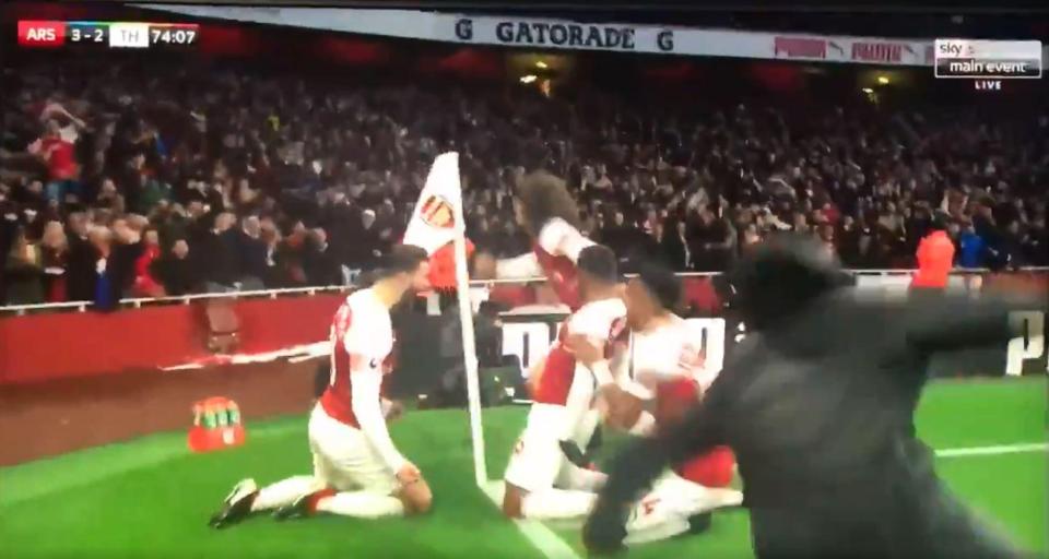  Arsenal ace Stephan Lichtsteiner hilariously failed in his attempt at a knee slide