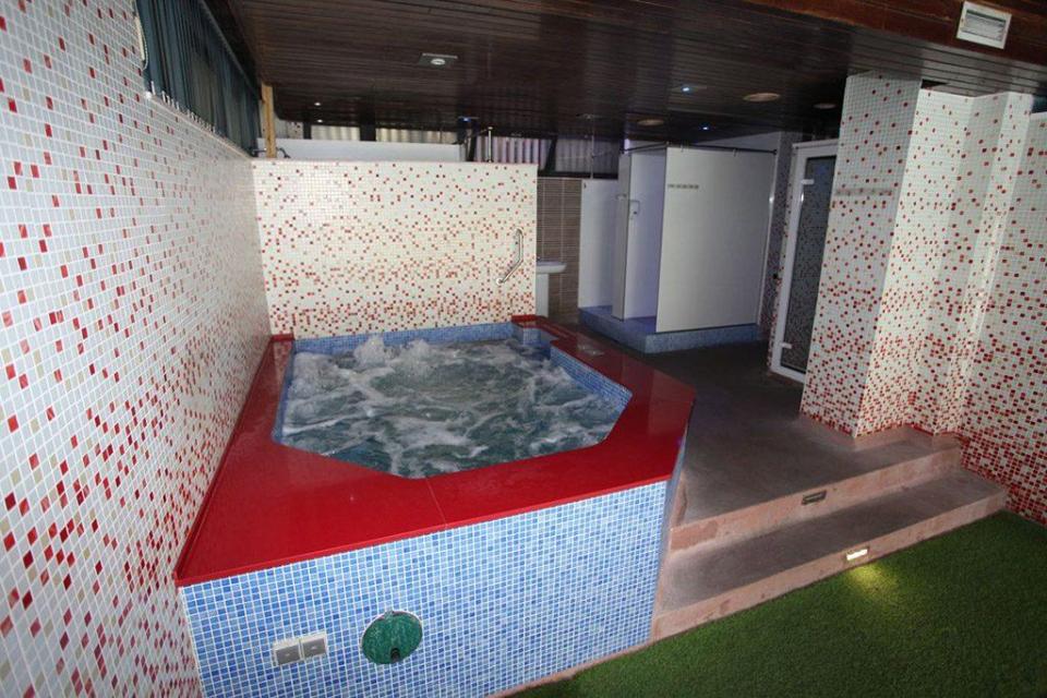  Training Pedralbes boasts a jacuzzi