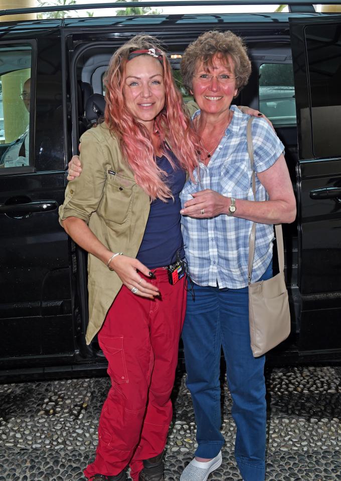  The star posed with her mum before heading into the hotel