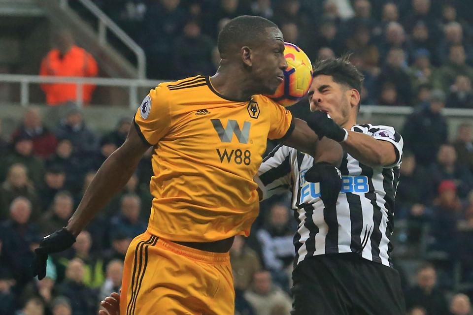  Ayoze Perez was elbowed in the face by Willy Boly