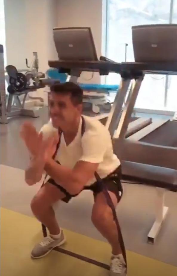  Alexis Sanchez was injured during a training session fro Manchester United at the end of November