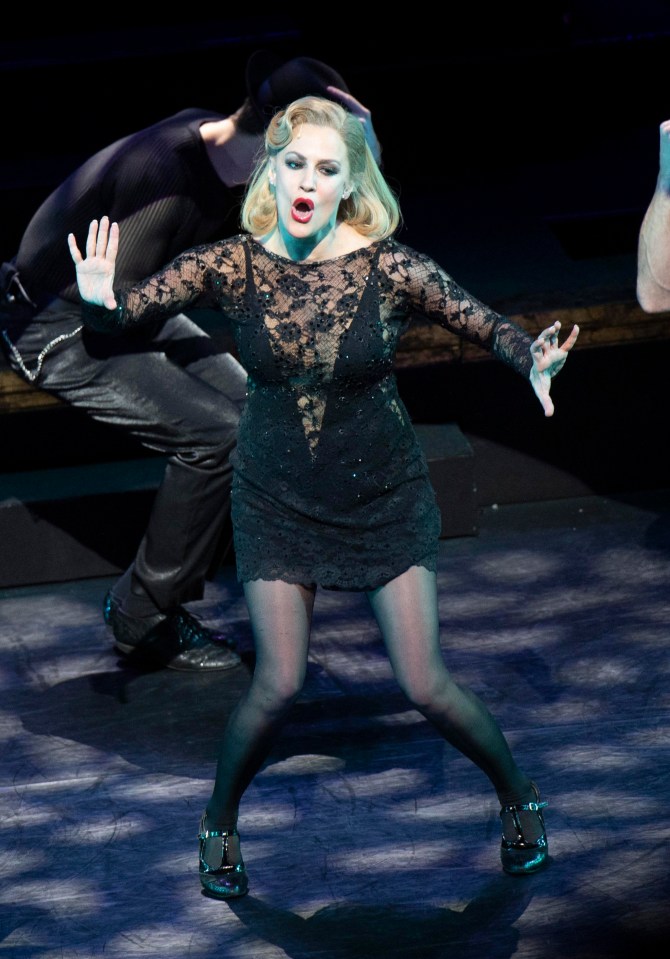 Fans have been offered a first look at Caroline Flack in Chicago in her West End Debut