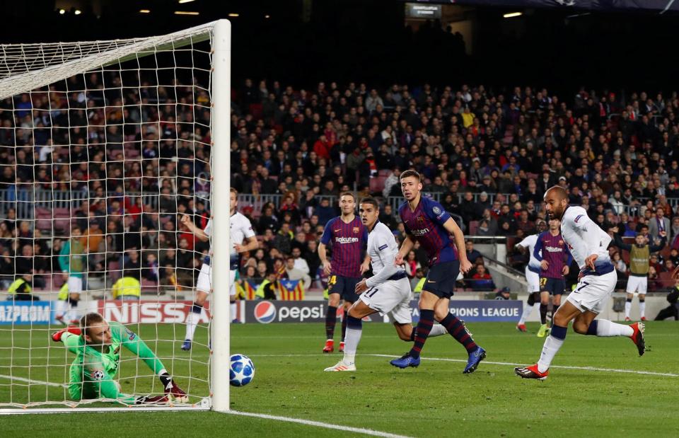  Moura slotted into the Barca net from Harry Kane's cross