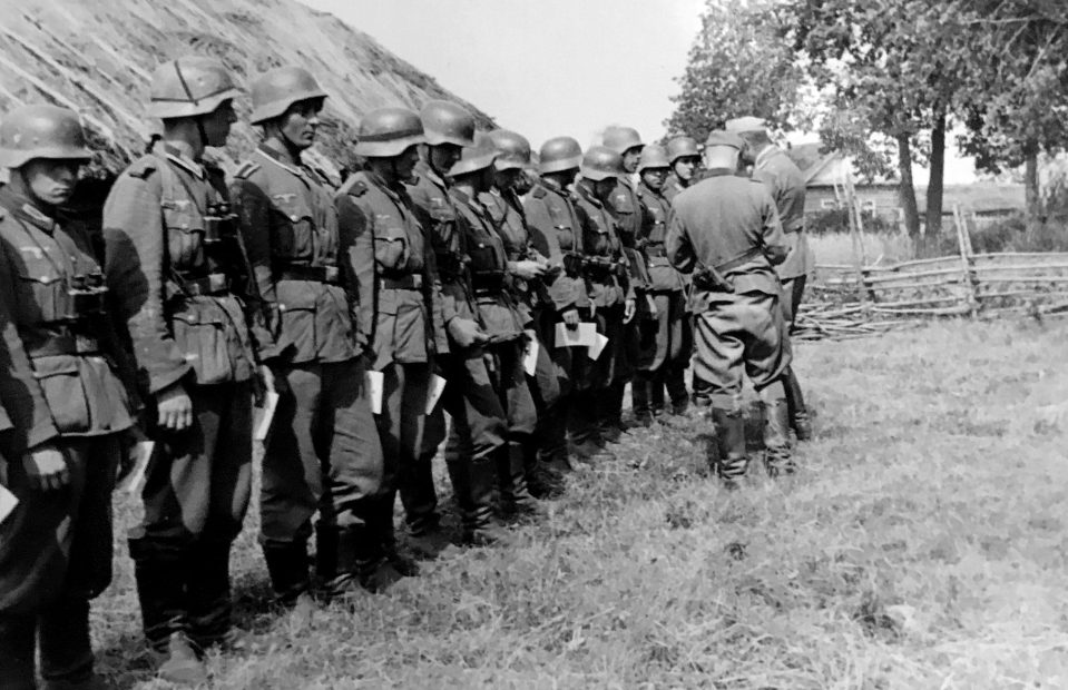  German soldiers stand during the Battle of Stalingrad