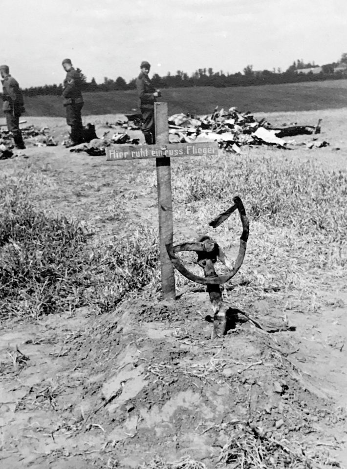  A grave of a Russian fighter pilot who was buried during the Battle of Stalingrad