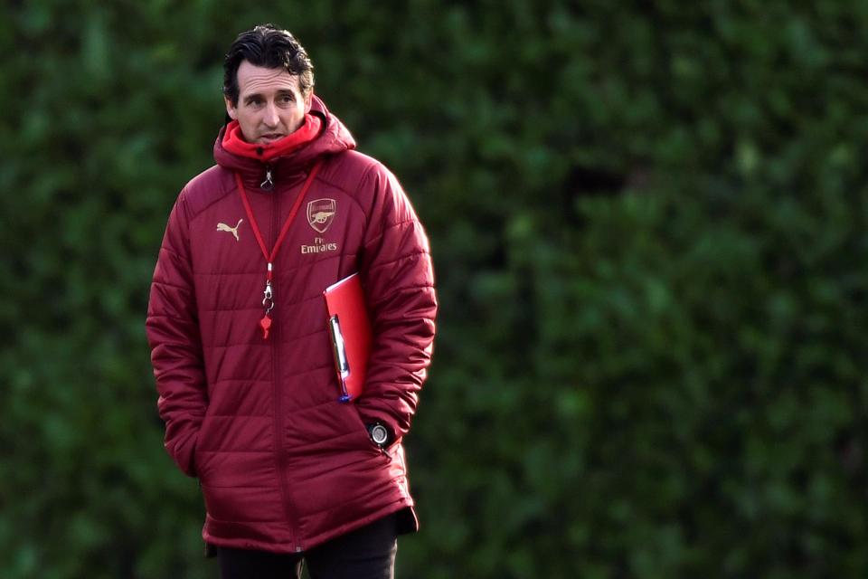  Unai Emery denied claims Ozil has been injured due to playing video games