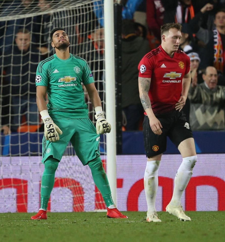  Lack of communication between Sergio Romero and Phil Jones confirmed defeat for United