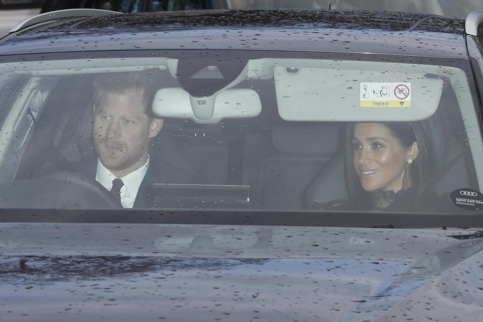  Prince Harry and Meghan drive into Buckingham Palace