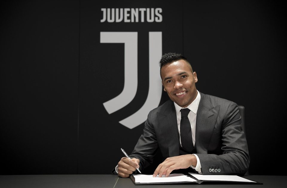  Alex Sandro has committed his future to Juventus by signing a new long-term deal