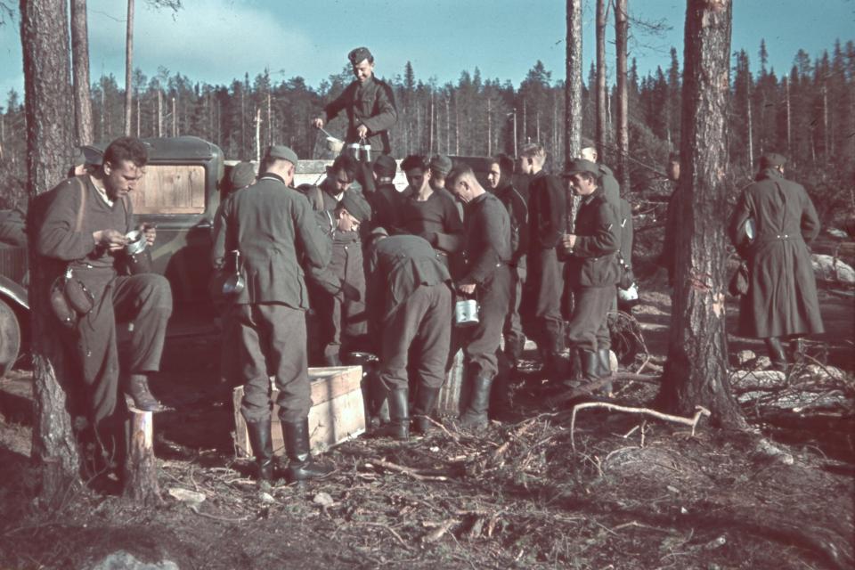  Soldiers gather for supplies that had been brought to the Lapland front