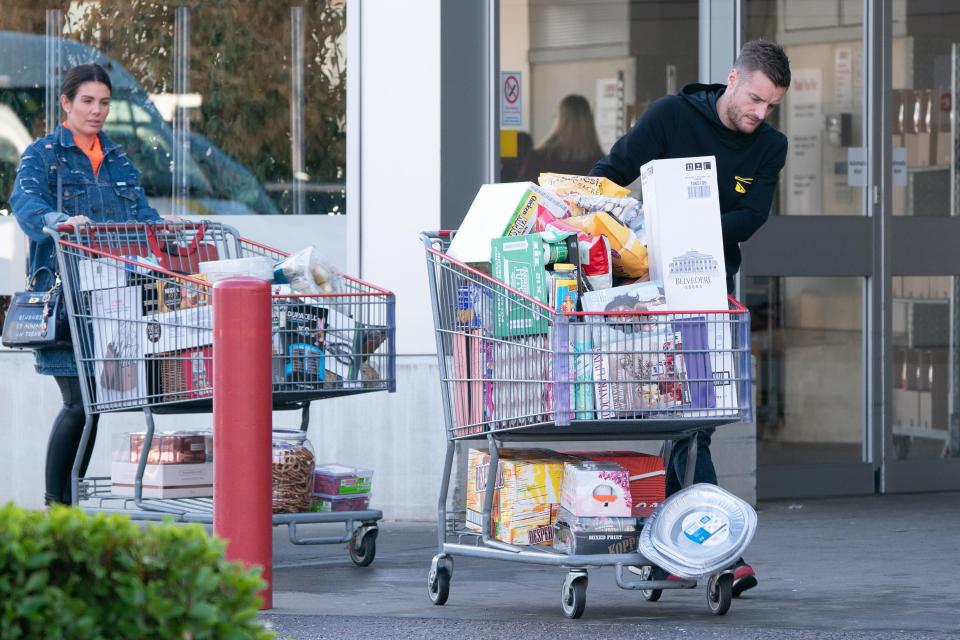  Rebekah and Jamie pushed a trolley each