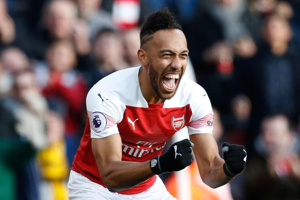  Pierre-Emerick Aubameyang scored twice as Arsenal beat Burnley 3-1