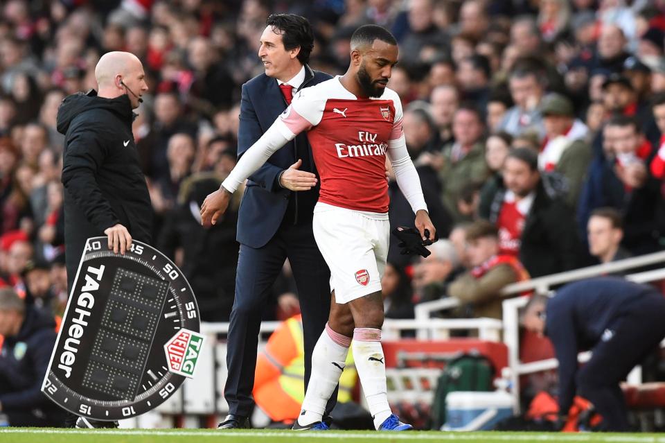  Emery pulled off Lacazette with just 10 minutes left much to the forward's disappointment