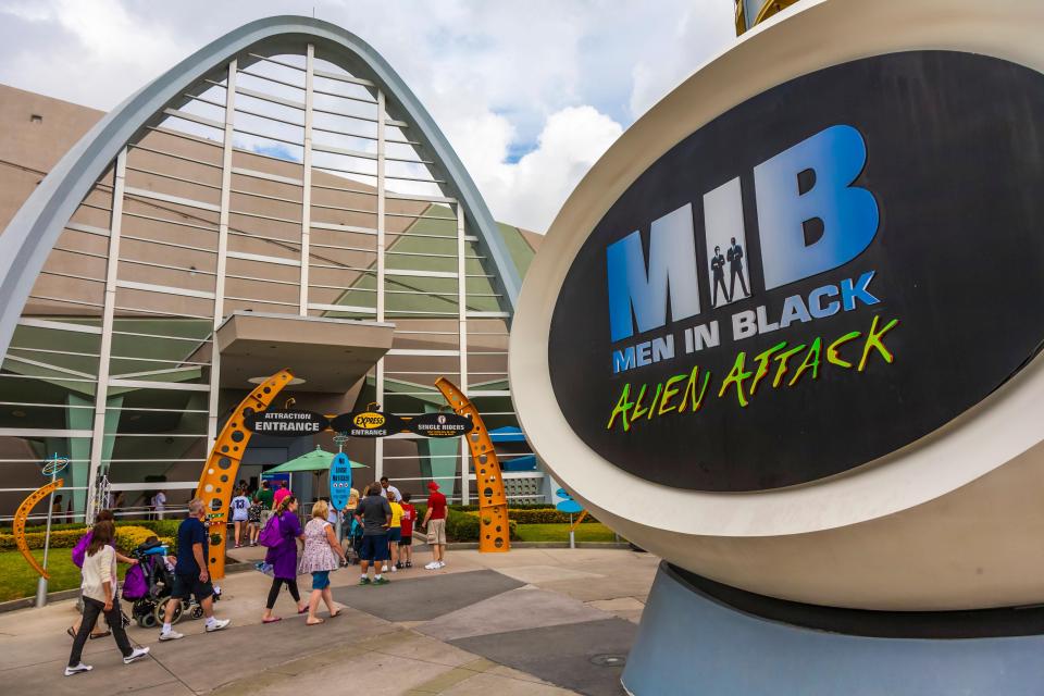  If it's not busy at the MIB ride, ask for a tour