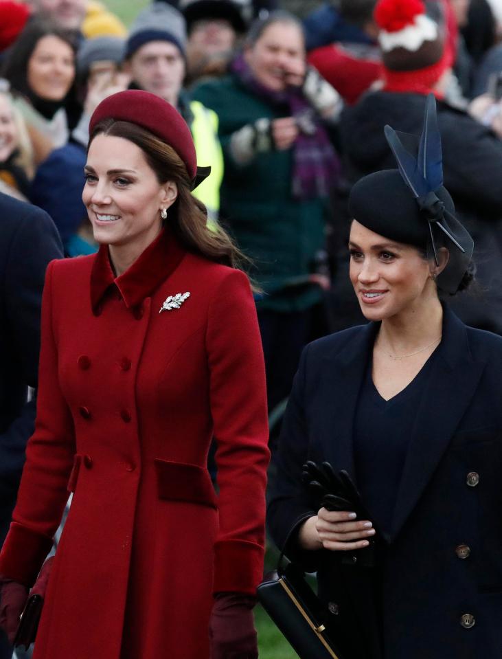  Pregnant Meghan was radiant in a navy coat and dress