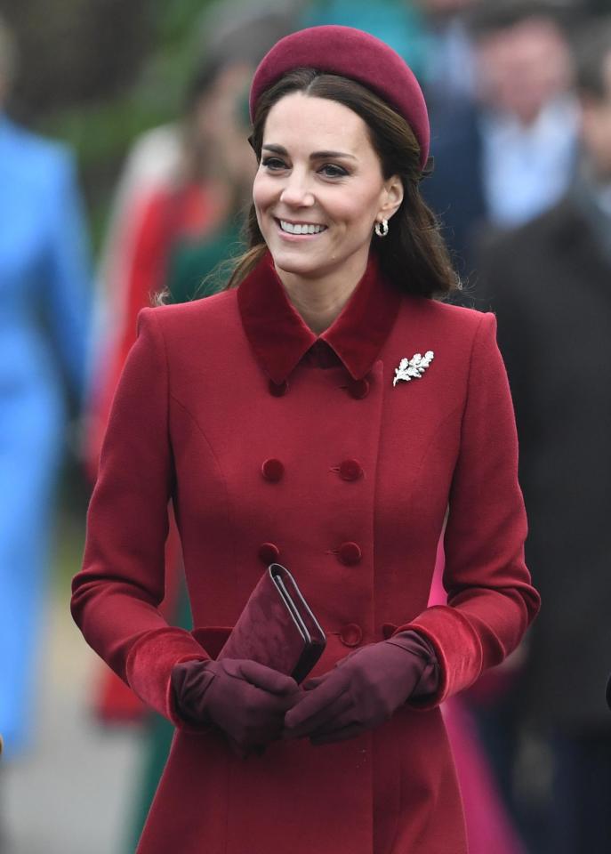  The mum of three teamed the look with matching gloves and a clutch bag