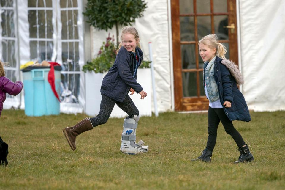  Despite having her left leg in a cast, Savannah ran around for the game of tag