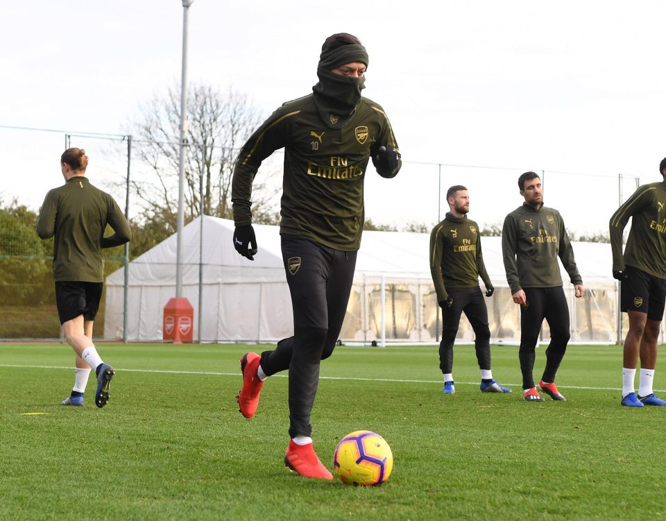  Mesut Ozil took part in Arsenal training but did not travel with the side to Liverpool