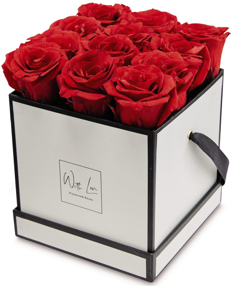  Aldi is selling a gift box of "preserved" roses for £49.99 that it says will last a whole year