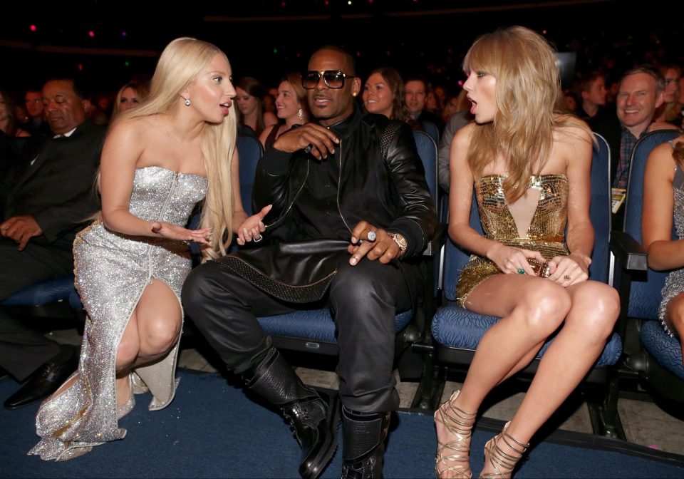  Lady Gaga and Taylor Swift react to Kelly at a 2013 ceremony