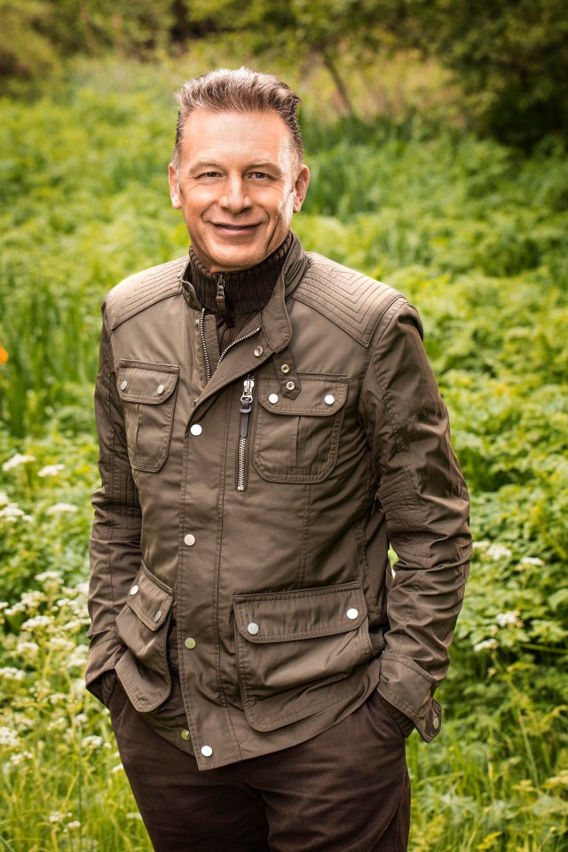 Springwatch presenter Chris Packham will use the day he receives his CBE to confront the Royal Family over their views on hunting