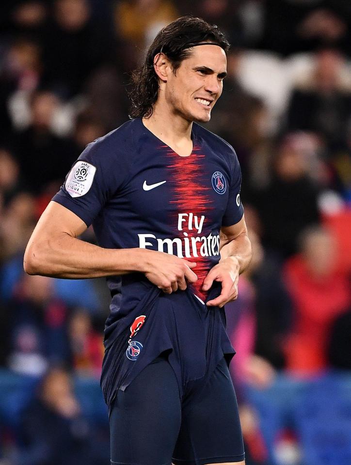  PSG striker Edinson Cavani has been linked with a move to Chelsea