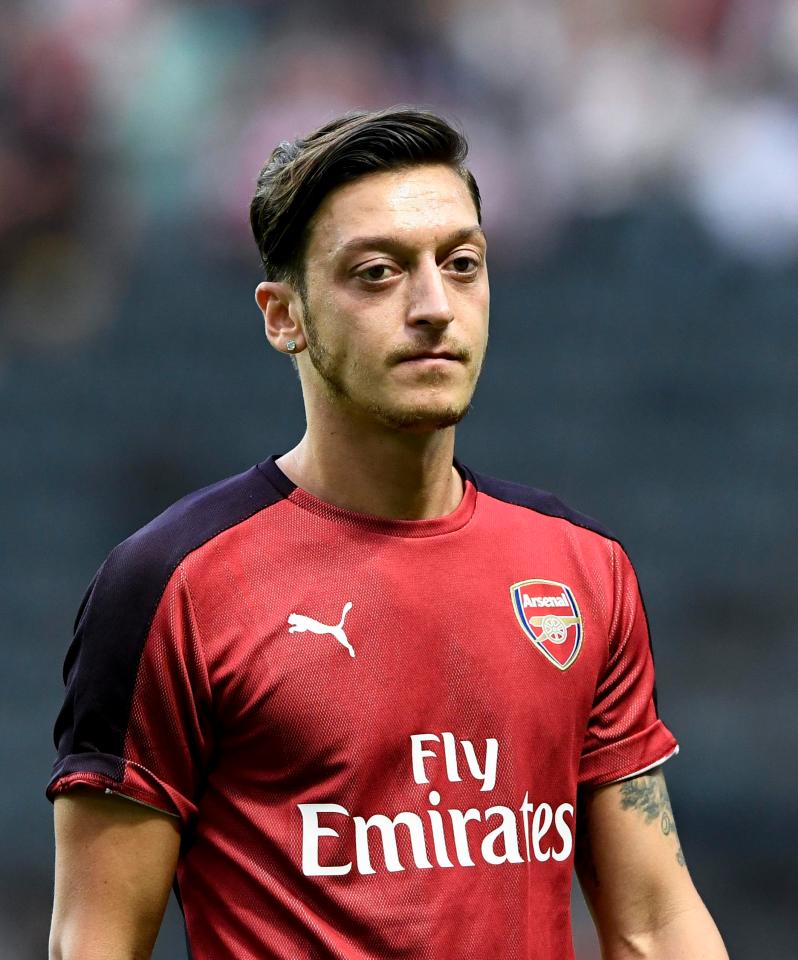  Unai Emery is hoping to sell Mesut Ozil to free up funds for some January buys