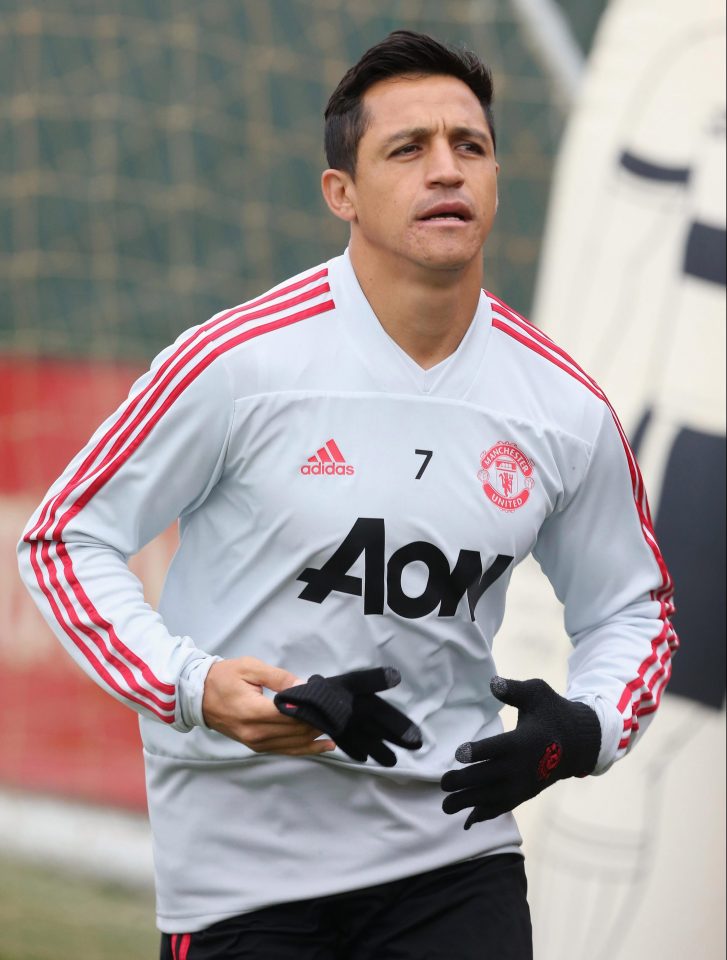  Alexis Sanchez is back in Manchester United training and impressing the new man in charge