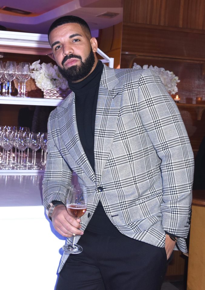  Drake has stopped following Kim Kardashian on Instagram after Kanye West issued him a warning