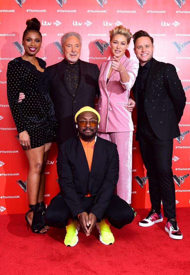  will.i.am, Jennifer Hudson, Sir Tom Jones, Emma Willis, and Olly Murs strike a pose