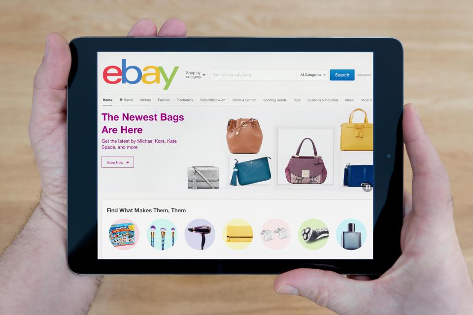  The crooks are targeting services such as eBay with many sellers flogging their unwanted Christmas gifts