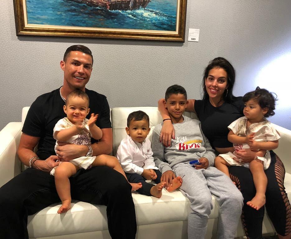  Cristiano Ronaldo and Georgina Rodriguez pose for a family picture in Dubai