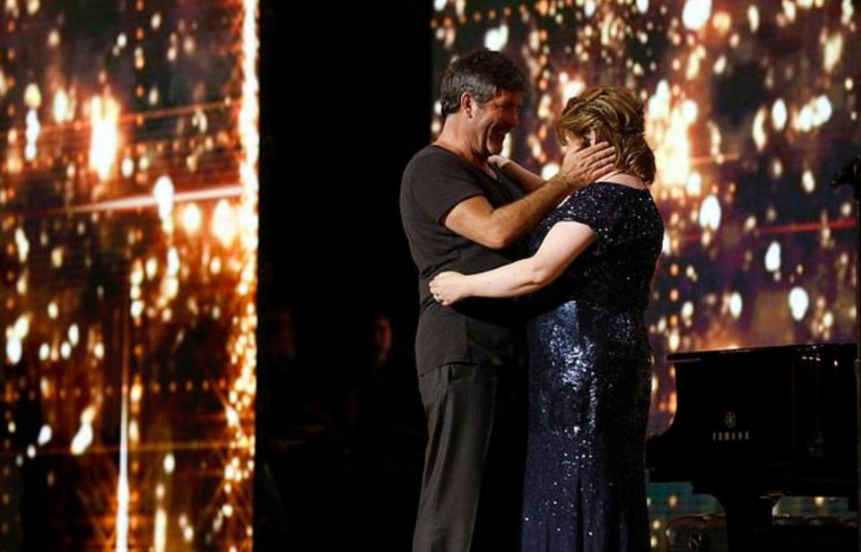  Simon embraced her after the performance