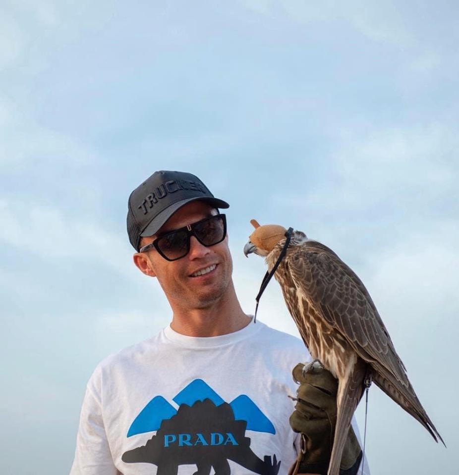  Ronnie's got good taste in birds... Cristiano holds a bird of prey in Dubai