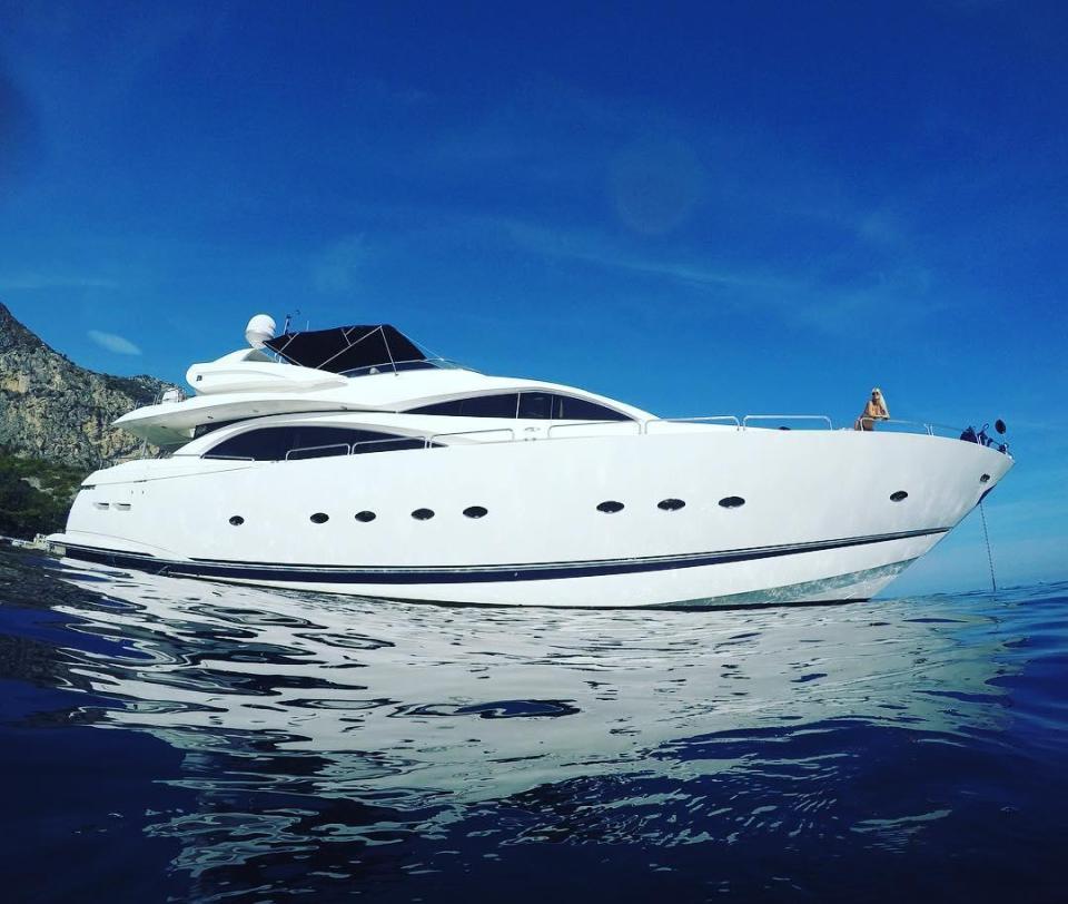  Icardi shows his followers the private yacht he and Wanda hired