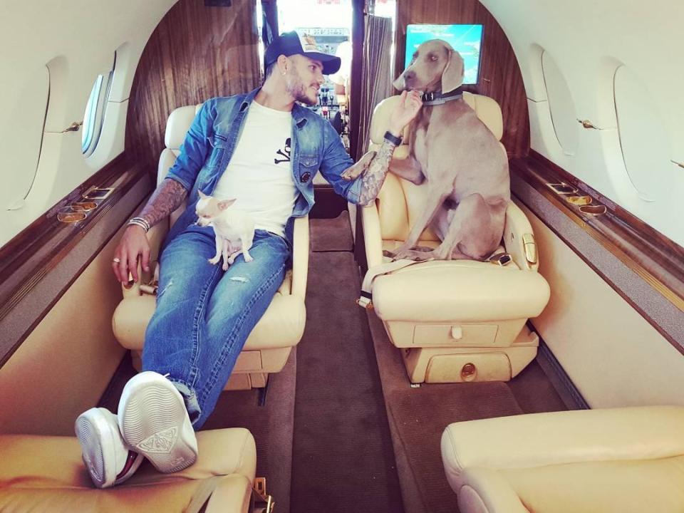  Icardi settles into the private jet alongside his pooch