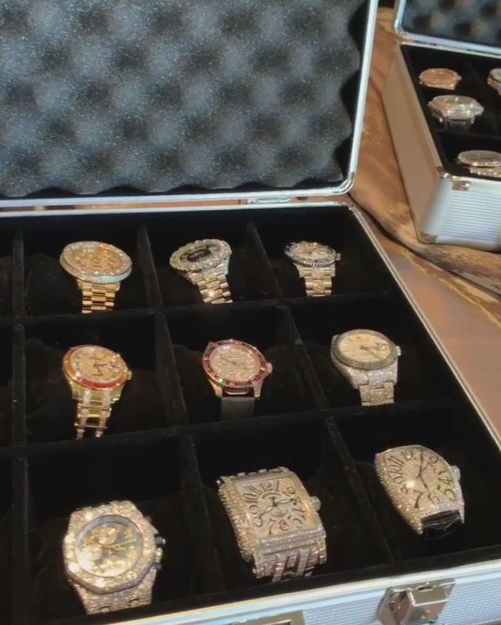  Floyd Mayweather claims he brings a different watch for each day he's on holiday